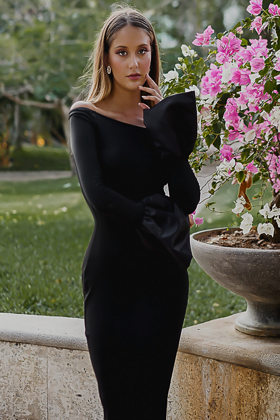 Black Off-Shoulder Gown L / Black Black Off-Shoulder Gown L / Black