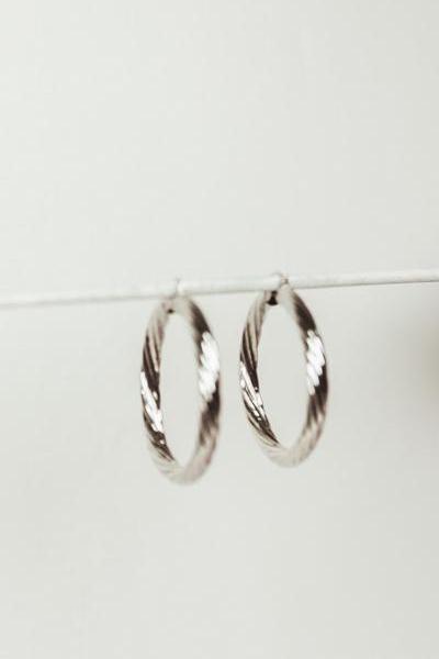 Twisted Metal Hoop Earring - Silver