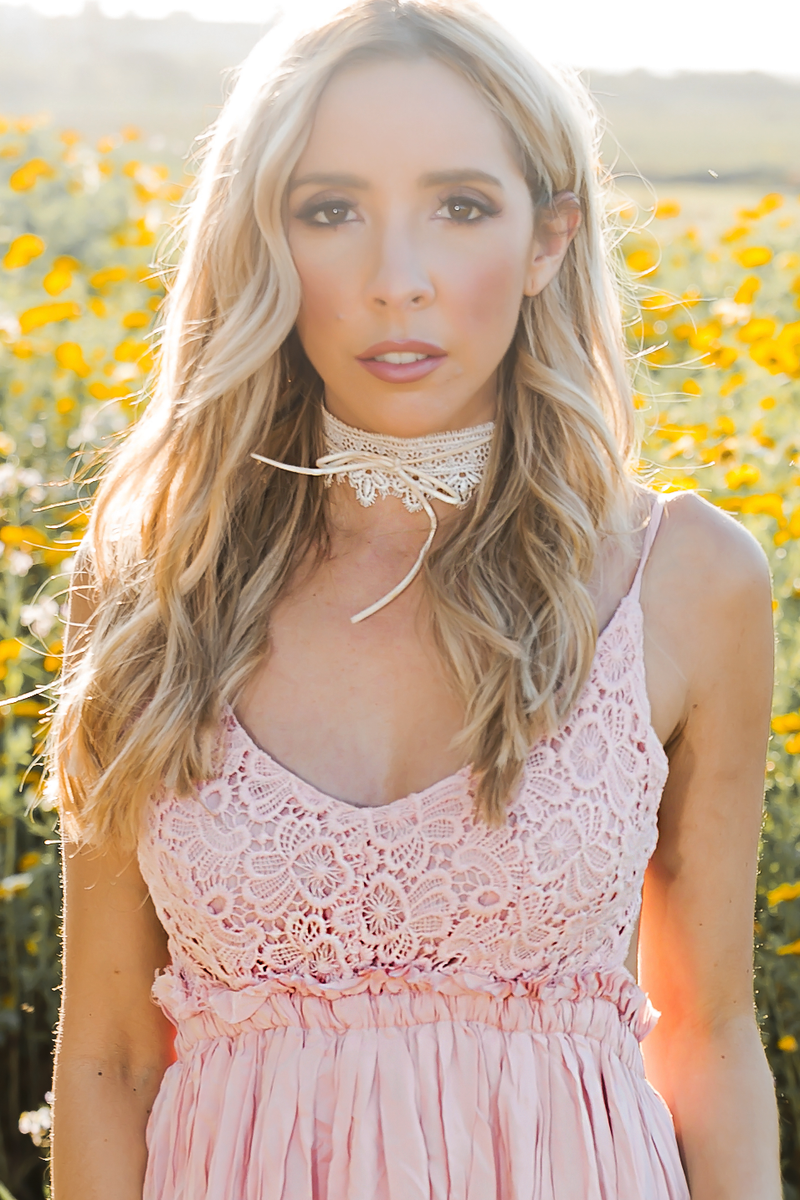 Bow-Tie & Lace Choker - White - Haute & Rebellious