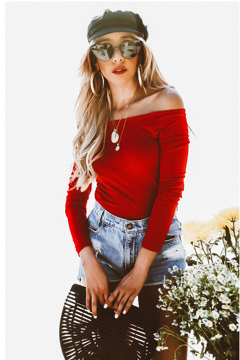 Off-Shoulder Stretch Tee - Red