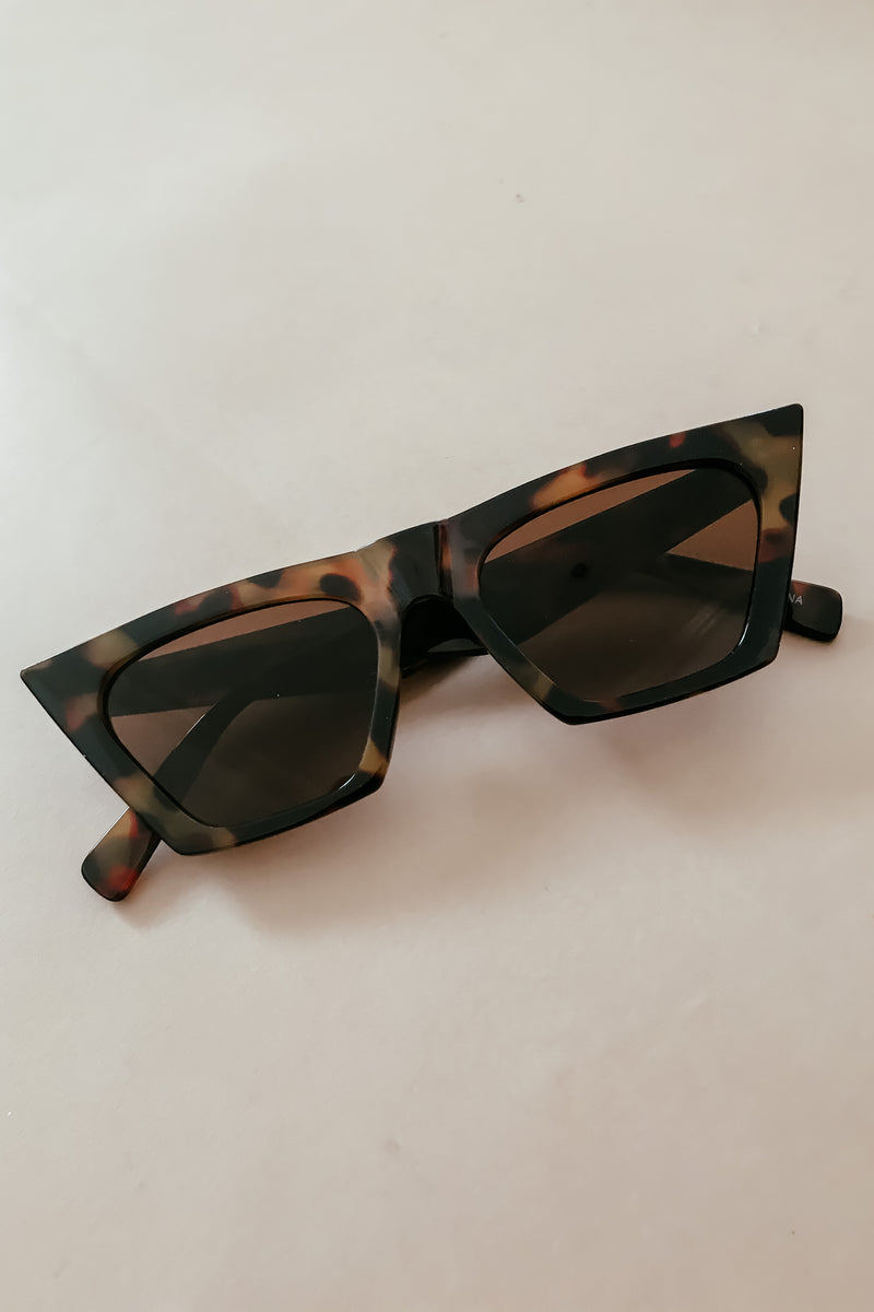 Cat-eye Sunglasses - Tortoise Shell